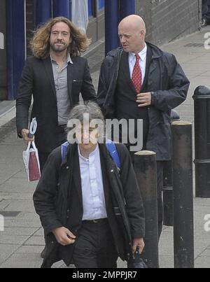 Justin Lee Collins wurde beim Verlassen des St. Albans Crown Court gesehen, nachdem die Geschworenen nach Hause geschickt wurden, weil einer von ihnen krank war. Die Geschworenen beraten noch über den Belästigungs-Fall gegen Collins, der von seiner Ex-Freundin Anna Larke eingeleitet wurde. Die Jury wird am Dienstag wieder vor Gericht gehen, um weiter darüber zu beraten. London, Großbritannien. 8. Oktober 2012. Stockfoto