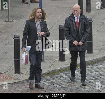 Justin Lee Collins wurde beim Verlassen des St. Albans Crown Court gesehen, nachdem die Geschworenen nach Hause geschickt wurden, weil einer von ihnen krank war. Die Geschworenen beraten noch über den Belästigungs-Fall gegen Collins, der von seiner Ex-Freundin Anna Larke eingeleitet wurde. Die Jury wird am Dienstag wieder vor Gericht gehen, um weiter darüber zu beraten. London, Großbritannien. 8. Oktober 2012. Stockfoto