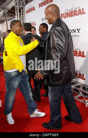 Tracy Morgan und Barry Bonds kommen zur Weltpremiere des Comedy Remake „Death at a Funeral“, einem Film von Chris Rock, im Arclight Cinerama Dome. Los Angeles, Kalifornien. 04/12/10. Stockfoto