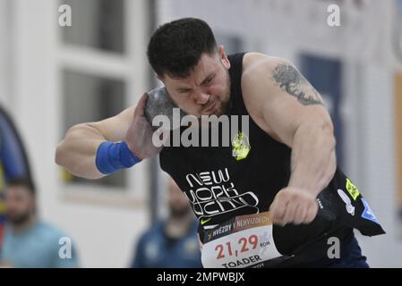 Nehvizdy, Tschechische Republik. 31. Januar 2023. Andrei Toader aus Rumänien tritt am 31. Januar 2023 in Nehvizdy bei der Indoor-Leichtathletikkonferenz der Kategorie Silber der World Indoor Tour in Shot Put an. Kredit: Josef Vostarek/CTK Photo/Alamy Live News Stockfoto