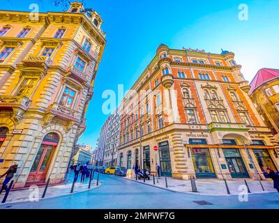 BUDAPEST, UNGARN - 2. MÄRZ 2022: Atemberaubende Fassade des Central Grand Cafe und Bar im Herzen des Stadtviertels Pest, am 2. März in Budapest Stockfoto