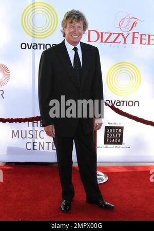 Nigel Lythgoe bei der 2. Jährlichen Dizzy Feet Foundation Celebration of Dance Gala im Dorothy Chandler Pavilion in Los Angeles, Kalifornien. 28. Juli 2012 . Stockfoto