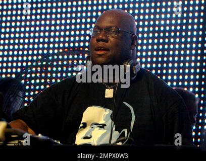 British Techno und House DJ Carl Cox treten am zweiten Tag des Ultra Music Festivals (UMF) auf, dem weltweit führenden zweitägigen elektronischen Musikerlebnis. Das beliebteste Musikfestival Südfloridas, international bekannt für seine unvergesslichen Live-Darbietungen und DJ-Sets von den weltweit führenden elektronischen und alternativen Rockkünstlern, findet 24. während der jährlichen Winter Music Conference im wunderschönen Bicentennial Park im Zentrum von Miami statt (Das Gelände ist seit 2006 besetzt). Miami, Florida 3/28/09. Stockfoto