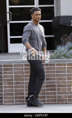 EXKLUSIV!! Paul Delvecchio, auch bekannt als DJ Pauly D, verlässt nach einem Auftritt in Los Angeles, Kalifornien, die Studios „Chelsea Later“. 11. Januar 2012 Stockfoto