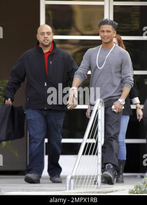 EXKLUSIV!! Paul Delvecchio, auch bekannt als DJ Pauly D, verlässt nach einem Auftritt in Los Angeles, Kalifornien, die Studios „Chelsea Later“. 11. Januar 2012 Stockfoto