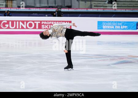 Kao Miura (JPN) tritt während des Senior Men - Free Skating des ISU Grand Prix of Figure Skating Final Turin in Palavela auf. Stockfoto