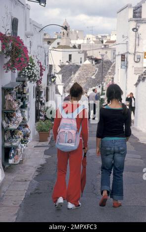 Einkaufsmöglichkeiten in Alberobello, Valle di Itria, Apulien, Italien Stockfoto