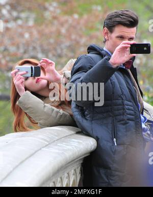 Matt Smith, Karen Gillan und Arthur Darvill Filmszenen vor Ort für "Dr. Who" in New York, New York, 11. April 2012. . Stockfoto