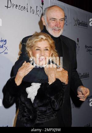 Sir Sean und Lady Connery veranstalten die 6. Jährlich stattfindende Modenschau „Dress to Kilt“ in New York, New York, 3./30./09. Stockfoto