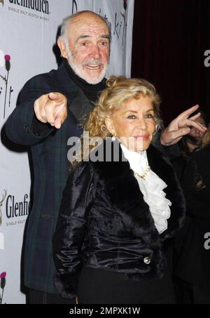 Sir Sean und Lady Connery veranstalten die 6. Jährlich stattfindende Modenschau „Dress to Kilt“ in New York, New York, 3./30./09. Stockfoto