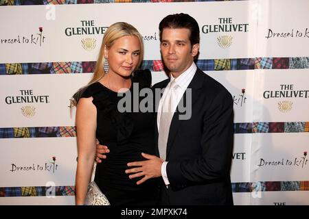 Schwangere Vanessa Trump und Donald Trump Jr. posieren für Fotografen auf der 9. Alljährlichen Wohltätigkeitsshow „Ddressed to Kilt“ im Hammerstein Ballroom. New York, NY. 04/05/11. Stockfoto