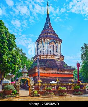 Erhaltener mittelalterlicher Chedi im Lanna-Stil von Wat Lok Moli, Chiang Mai, Thailand Stockfoto