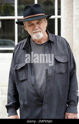 Duane Eddy kommt in den BBC Radio 2 Studios an. Duane ist mit über 100 Millionen verkauften Platten angeblich der erfolgreichste Rock & Roll-Instrumentalist. London, Großbritannien. 6/10/10. Stockfoto