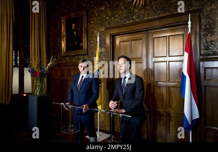 DEN BOSCH - Ministerpräsident Jan Jambon und Ministerpräsident Mark Rutte während des Gipfels der niederländisch-flämischen Regierung. Eine Delegation der niederländischen und der flämischen Regierung tritt zusammen, um eine gute Zusammenarbeit in vielen Bereichen zu fördern. ANP KOEN VAN WEEL niederlande raus - belgien raus Stockfoto