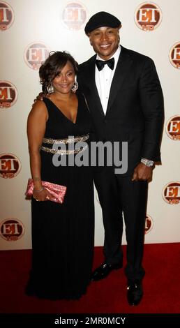 LL Cool J mit Frau Simone Johnson auf der Entertainment Tonight Emmy's After Party in Vibiana in Los Angeles, Kalifornien. 8/29/10. Stockfoto