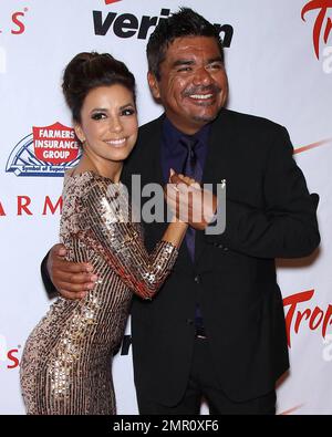 Eva Longoria und George Lopez veranstalten die Padres Contra El Cancer Annual Gala im Tropicana Hotel & Casino. Las Vegas, Nevada 15. Oktober 2011. Stockfoto