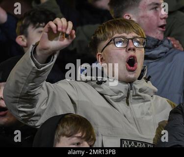 Crewe, Großbritannien. 31. Januar 2023. Stockport County Fans während des Sky Bet League 2 Spiels Crewe Alexandra gegen Stockport County im Alexandra Stadium, Crewe, Großbritannien, 31. Januar 2023 (Foto von Ben Roberts/News Images) in Crewe, Großbritannien, am 1./31. Januar 2023. (Foto: Ben Roberts/News Images/Sipa USA) Guthaben: SIPA USA/Alamy Live News Stockfoto