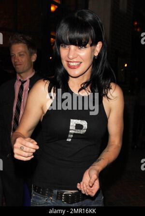 Pauley Perrette kommt im Hotel Solamar zur EW- und SyFy-Feier während der Comic-Con 2010 an. San Diego, Kalifornien. 07/24/10. Stockfoto