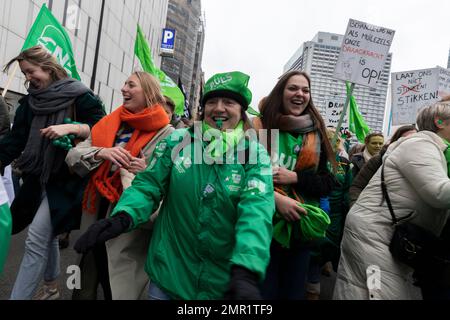 Belgien / Brüssel, - 31/1/2023 - Nicolas Landemard / Le Pictorium - Demonstration des gemeinnützigen Sektors in Brüssel - 31/1/2023 - Belgien / Brüssel / Brüssel - heute haben in der belgischen Hauptstadt etwa 18.000 Personen aus dem gemeinnützigen Sektor demonstriert. Zum Zeitpunkt der Abfassung wurden keine Vorfälle gemeldet. Stockfoto