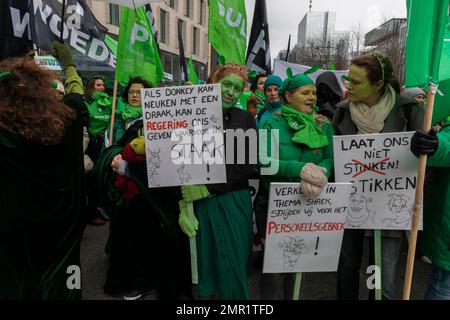 Belgien / Brüssel, - 31/1/2023 - Nicolas Landemard / Le Pictorium - Demonstration des gemeinnützigen Sektors in Brüssel - 31/1/2023 - Belgien / Brüssel / Brüssel - heute haben in der belgischen Hauptstadt etwa 18.000 Personen aus dem gemeinnützigen Sektor demonstriert. Zum Zeitpunkt der Abfassung wurden keine Vorfälle gemeldet. Stockfoto