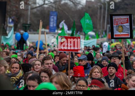 Belgien / Brüssel, - 31/1/2023 - Nicolas Landemard / Le Pictorium - Demonstration des gemeinnützigen Sektors in Brüssel - 31/1/2023 - Belgien / Brüssel / Brüssel - heute haben in der belgischen Hauptstadt etwa 18.000 Personen aus dem gemeinnützigen Sektor demonstriert. Zum Zeitpunkt der Abfassung wurden keine Vorfälle gemeldet. Stockfoto