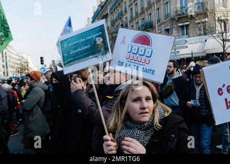 Frankreich / Paris, 31/01/2023, Jan Schmidt-Whitley/Le Pictorium - Streik gegen die Rentenreform in Paris - 31/1/2023 - Frankreich / Paris / Paris - Demonstration gegen die Rentenreform in Paris. Die Gewerkschaften behaupten, dass die Prozessionen am Dienstag dichter sein werden als die am 19. Januar gebildeten. Die Polizei auch, laut den Zahlen, die für Mittag übermittelt wurden. In Paris kündigte die Polizeipräfektur 87.000 Demonstranten an, während die CGT mehr als 500.000 Demonstranten forderte. Stockfoto