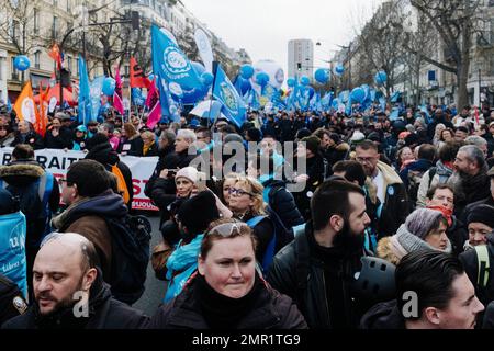 Frankreich / Paris, 31/01/2023, Jan Schmidt-Whitley/Le Pictorium - Streik gegen die Rentenreform in Paris - 31/1/2023 - Frankreich / Paris / Paris - Demonstration gegen die Rentenreform in Paris. Die Gewerkschaften behaupten, dass die Prozessionen am Dienstag dichter sein werden als die am 19. Januar gebildeten. Die Polizei auch, laut den Zahlen, die für Mittag übermittelt wurden. In Paris kündigte die Polizeipräfektur 87.000 Demonstranten an, während die CGT mehr als 500.000 Demonstranten forderte. Stockfoto