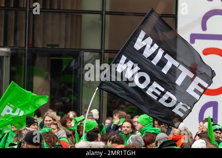 Belgien / Brüssel, - 31/1/2023 - Nicolas Landemard / Le Pictorium - Demonstration des gemeinnützigen Sektors in Brüssel - 31/1/2023 - Belgien / Brüssel / Brüssel - heute haben in der belgischen Hauptstadt etwa 18.000 Personen aus dem gemeinnützigen Sektor demonstriert. Zum Zeitpunkt der Abfassung wurden keine Vorfälle gemeldet. Stockfoto