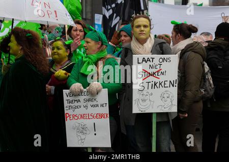 Belgien / Brüssel, - 31/1/2023 - Nicolas Landemard / Le Pictorium - Demonstration des gemeinnützigen Sektors in Brüssel - 31/1/2023 - Belgien / Brüssel / Brüssel - heute haben in der belgischen Hauptstadt etwa 18.000 Personen aus dem gemeinnützigen Sektor demonstriert. Zum Zeitpunkt der Abfassung wurden keine Vorfälle gemeldet. Stockfoto