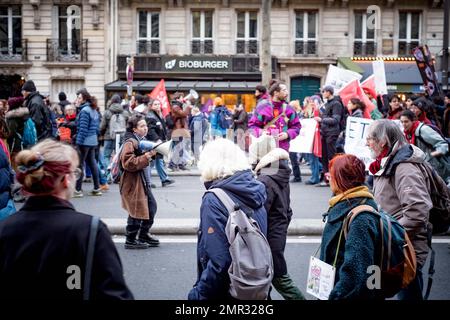 Frankreich / Paris, 31/01/2023, Gerard Cambon / Le Pictorium - Streik gegen die Rentenreform in Paris - 31/1/2023 - Frankreich / Paris / Paris - Demonstration in Paris durch das Intersyndicale, das am Dienstag, den 31. Januar, einen Streik gegen die Rentenreform der Regierung forderte. Stockfoto