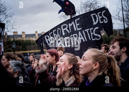 Frankreich / Paris, 31/01/2023, Gerard Cambon / Le Pictorium - Streik gegen die Rentenreform in Paris - 31/1/2023 - Frankreich / Paris / Paris - Demonstration in Paris durch das Intersyndicale, das am Dienstag, den 31. Januar, einen Streik gegen die Rentenreform der Regierung forderte. Stockfoto