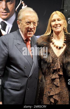 Sir David Frost und seine Frau Carina nehmen an der New Yorker Premiere von "Frost/Nixon" Teil. New York, NY. 11/17/08. Stockfoto