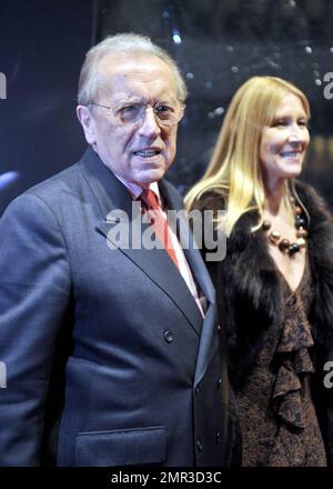 Sir David Frost und seine Frau Carina nehmen an der New Yorker Premiere von "Frost/Nixon" Teil. New York, NY. 11/17/08. Stockfoto