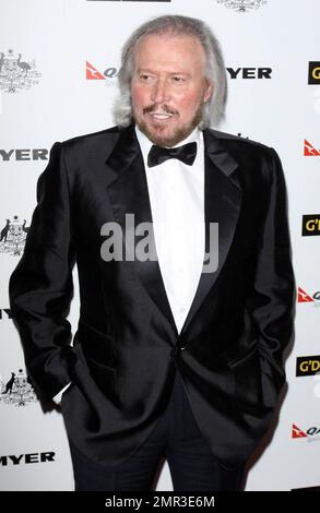 Barry Gibb posiert für Fotografen auf der Black Tie Gala „G'Day USA 2011" im Hollywood Palladium, die die australische Woche feiert und „Alle Dinge in Australien, in den USA, wie Wirtschaft, Innovation, Film, Musik, Kultur und Umwelt, fördert“. Los Angeles, Kalifornien. 01/22/11. Stockfoto