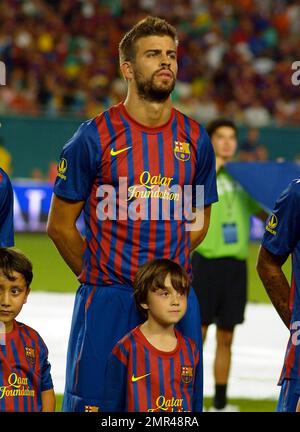 Shakiras Freund Gerard Pique (Nr. 3) spielt beim Herbalife World Football Challenge-Spiel im Sun Life Stadium in Miami, Florida, mit dem FC Barcelona in seinem Spiel mit CD Guadalajara. 3. August 2011. . Stockfoto