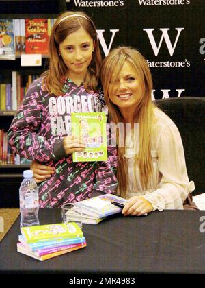 Ex-Gewürzmädchen Geri Halliwell unterzeichnet Kopien ihres Buches „Ugenia Lavender“ in Waterstone's Kingston Bentalls Store. London, Großbritannien. 4/18/09. . Stockfoto