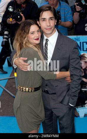 Drew Barrymore und Justin Long bei der Weltpremiere von „Going the Distance“ im Vue Cinema, Leicester Square, London, Großbritannien. 08/19/2010. Stockfoto