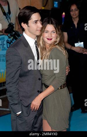 Drew Barrymore und Justin Long bei der Weltpremiere von „Going the Distance“ im Vue Cinema, Leicester Square, London, Großbritannien. 08/19/2010. Stockfoto