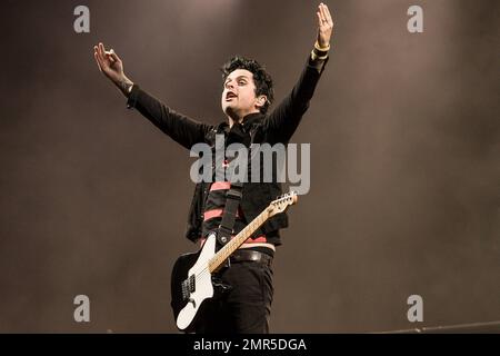 Billie Joe Armstrong von der Punk-Band Green Day tritt als Headliner am ersten Tag des Reading Festivals auf. Reading, UK. 23. August 2013. Stockfoto