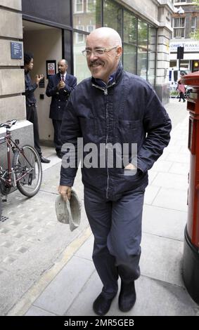 Der Komiker und Schauspieler Griff Rhys Jones hat bei der BBC in London eine Glatze. 4/30/10. Stockfoto