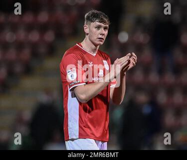 Crewe, Großbritannien. 31. Januar 2023. Connor O'Riordan #15 von Crewe Alexandra am Ende des Sky Bet League 2-Spiels Crewe Alexandra vs Stockport County im Alexandra Stadium, Crewe, Großbritannien, 31. Januar 2023 (Foto von Ben Roberts/News Images) in Crewe, Großbritannien, 1/31/2023. (Foto: Ben Roberts/News Images/Sipa USA) Guthaben: SIPA USA/Alamy Live News Stockfoto