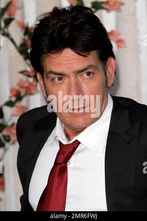 Ein gesünder und glücklicher aussehender Charlie Sheen kommt zu seiner „COMEDY CENTRAL Roast of Charlie Sheen“ in den Sony Studios. Culver City, Kalifornien. 10. September 2011 . Stockfoto