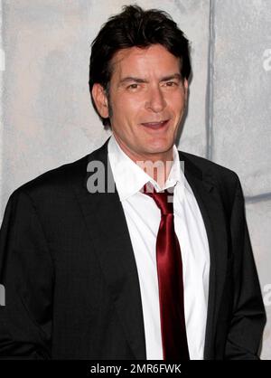 Ein gesünder und glücklicher aussehender Charlie Sheen kommt zu seiner „COMEDY CENTRAL Roast of Charlie Sheen“ in den Sony Studios. Culver City, Kalifornien. 10. September 2011 . Stockfoto