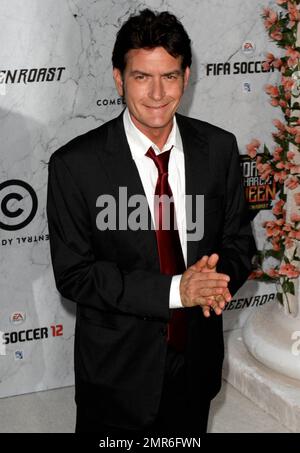 Ein gesünder und glücklicher aussehender Charlie Sheen kommt zu seiner „COMEDY CENTRAL Roast of Charlie Sheen“ in den Sony Studios. Culver City, Kalifornien. 10. September 2011 . Stockfoto