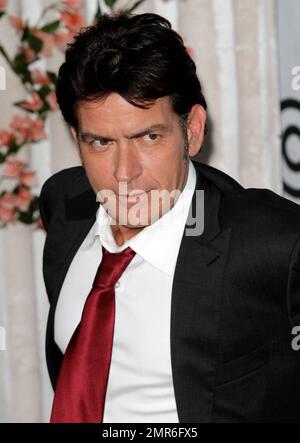 Ein gesünder und glücklicher aussehender Charlie Sheen kommt zu seiner „COMEDY CENTRAL Roast of Charlie Sheen“ in den Sony Studios. Culver City, Kalifornien. 10. September 2011 . Stockfoto