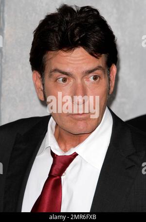 Ein gesünder und glücklicher aussehender Charlie Sheen kommt zu seiner „COMEDY CENTRAL Roast of Charlie Sheen“ in den Sony Studios. Culver City, Kalifornien. 10. September 2011 Stockfoto