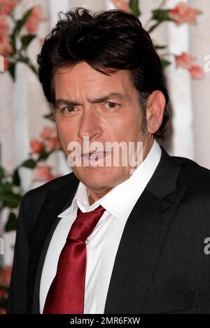 Ein gesünder und glücklicher aussehender Charlie Sheen kommt zu seiner „COMEDY CENTRAL Roast of Charlie Sheen“ in den Sony Studios. Culver City, Kalifornien. 10. September 2011 Stockfoto