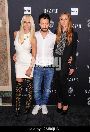 Donatella Versace, Anthony Vaccariello und Allegra Beck Versace auf dem Harper's Bazaar feiern IKONEN von Carine Rotifeld, die im Plaza Hotel in New York, New York, stattfinden. 5. September 2014 Stockfoto