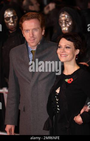 Damian Lewis und ihre Frau Helen McCrory posieren auf dem roten Teppich bei der Weltpremiere von Warner Bros „Harry Potter and the Deathly Hallows: Part 1“ im Odeon West End am Leicester Square. London, Großbritannien. 11/11/10. Stockfoto