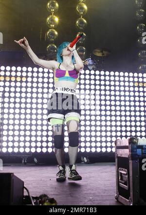 Hayley Williams von „Paramore“ besucht die Bühne des Cruzan Amphitheatre für eine Live-Aufführung in West Palm Beach, FL. 25. Juli 2014. Stockfoto